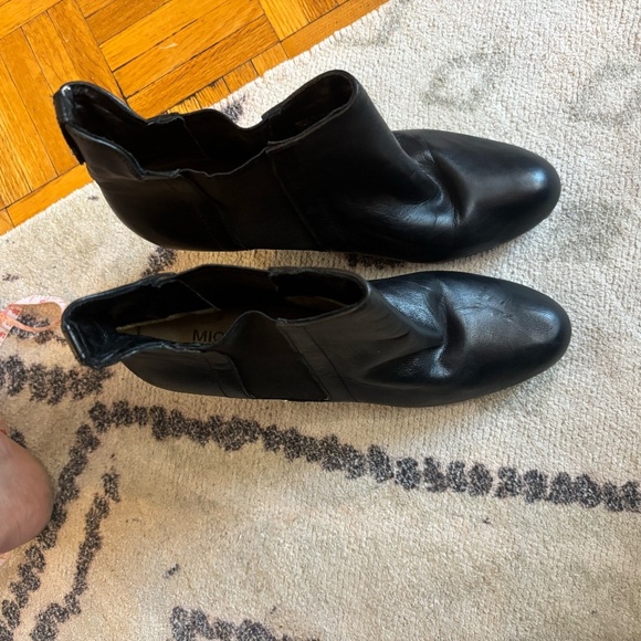 2010s Michel Michael Kors wedged leather heeled bootie perfect condition - Picture 7 of 9